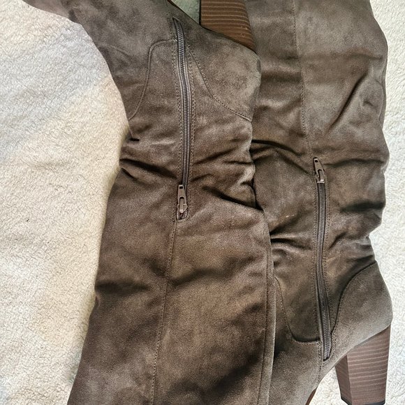 Zip-Up High Heel Tan Boots - Picture 5 of 5